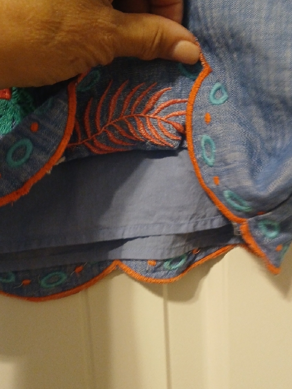 Talbots Blue Skirt with Multicolor Embroidered Accent. Sz 8 - Picture 8 of 9